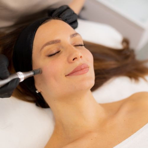 Microneedeling facial